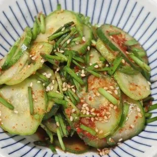 냉장 보관 중인 오이반찬