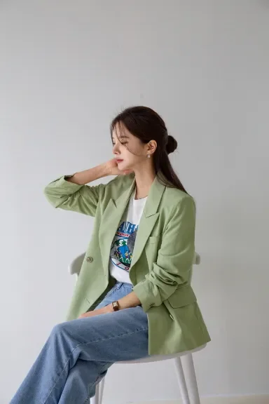 청바지와 줄자, 실측 확인 분위기