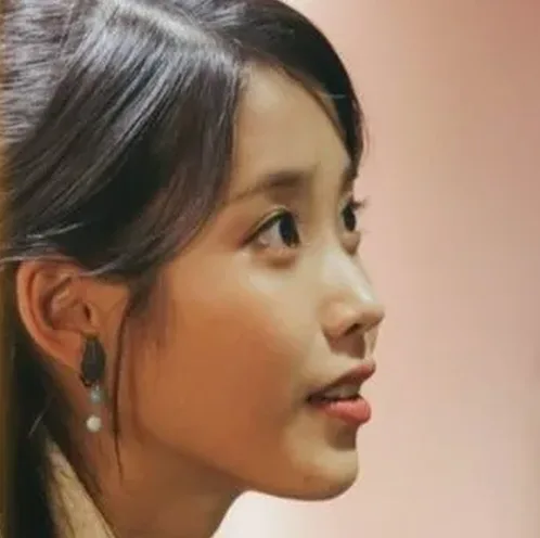 왕실 로맨스 긴장감 장면