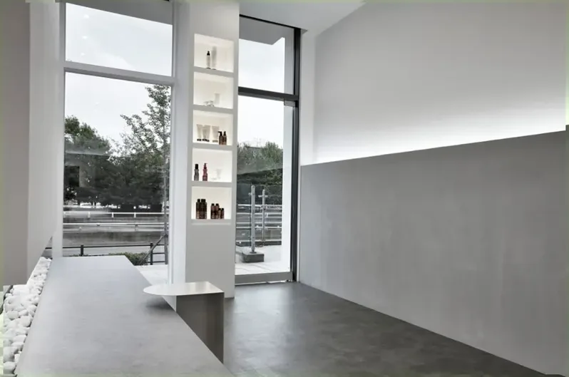 미용실에서 헤어 상담을 받는 한국 여성 모습