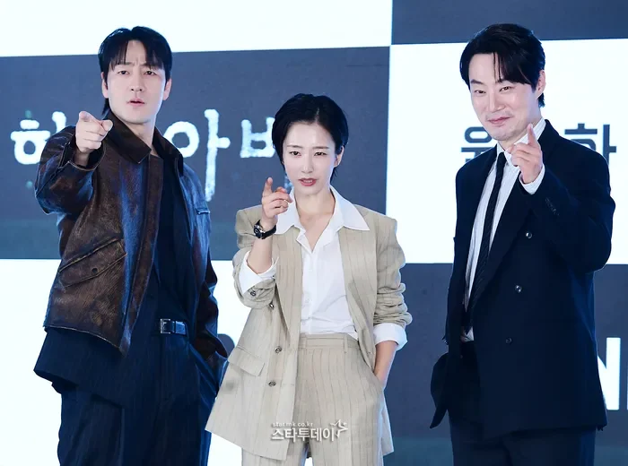 범죄 수사 단서 보드
