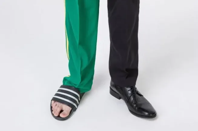 소재별 신발 상태 비교 장면