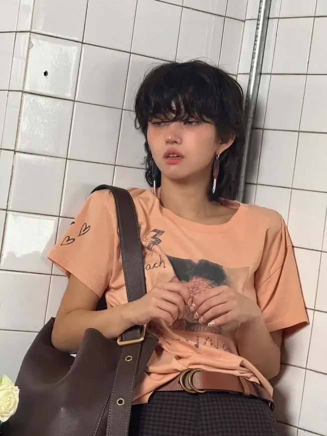 여자 숏컷 옆모습