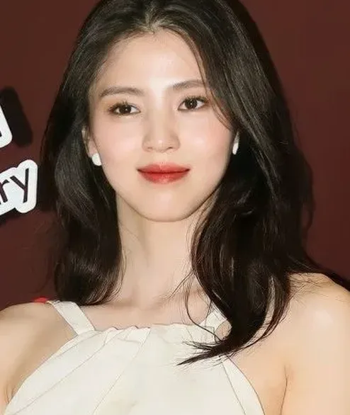 쇄골 라인 중단발 레이어드컷 예시