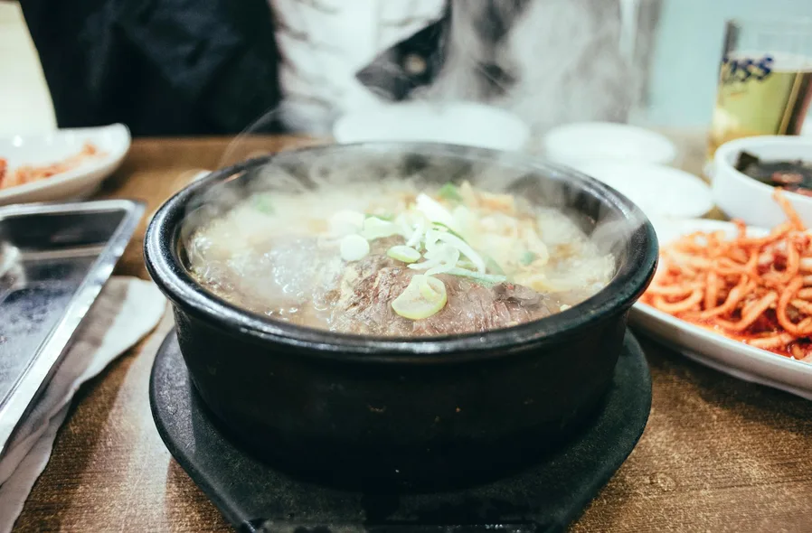 졸여가는 갈비찜 냄비