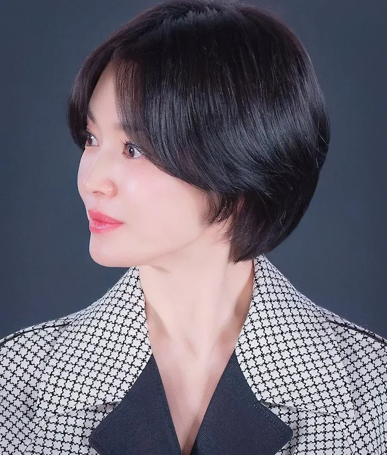 매끈한 숏단발 느낌