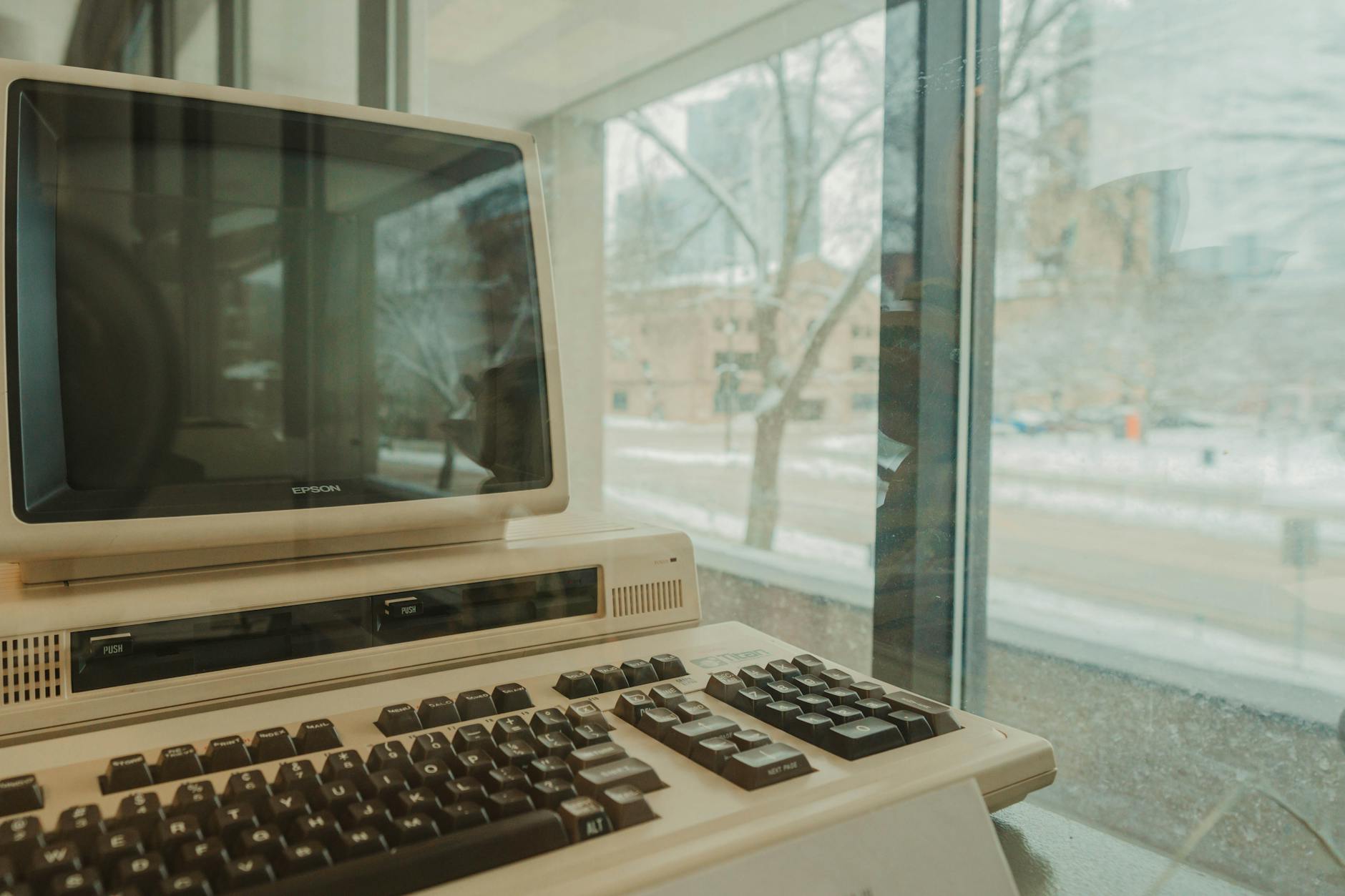 22인치 모니터 클로즈업