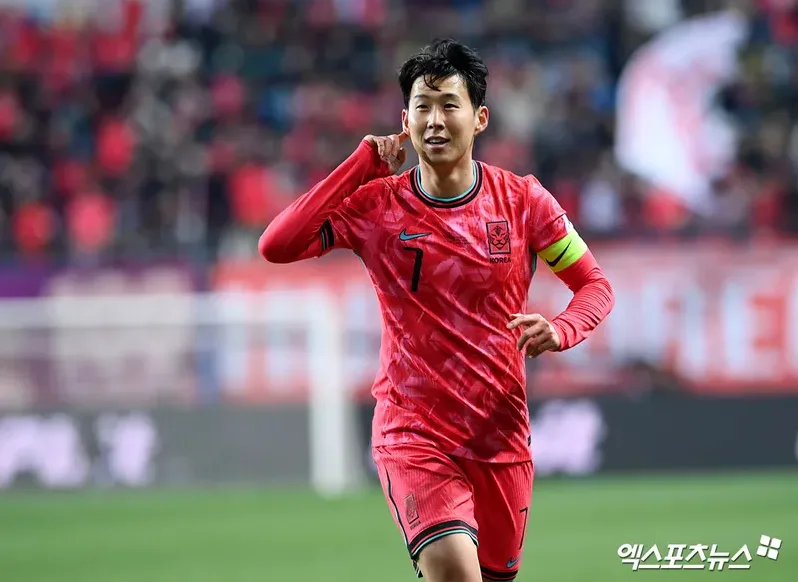 손흥민이 돌파하는 경기 장면