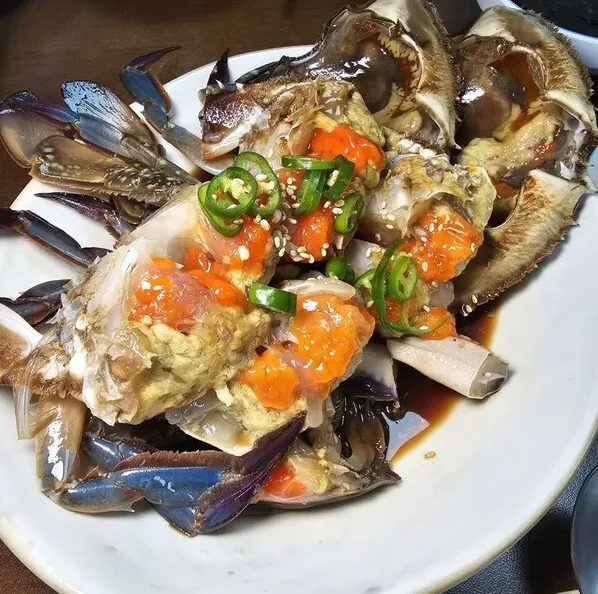 간장게장과 밥 한 상 차림