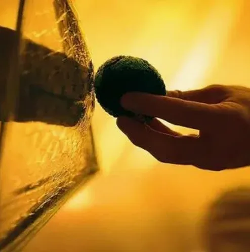 우주선 내부 조종실 이미지