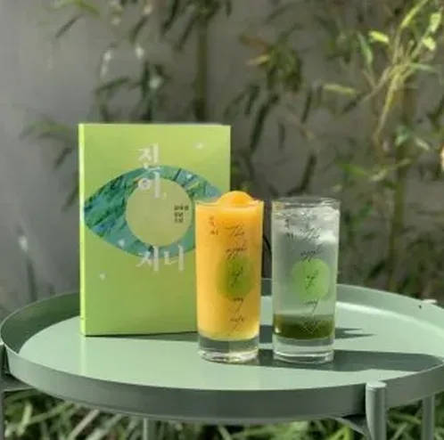 추천 도서가 쌓인 모습