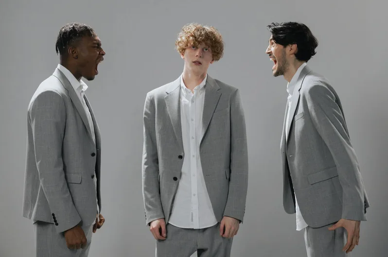 사냥개들 시즌3 나올까 결말 쿠키 떡밥 정리 3 긴장감 넘치는 대치 장면