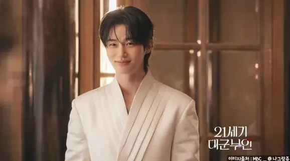 리모컨으로 드라마 고르는 장면