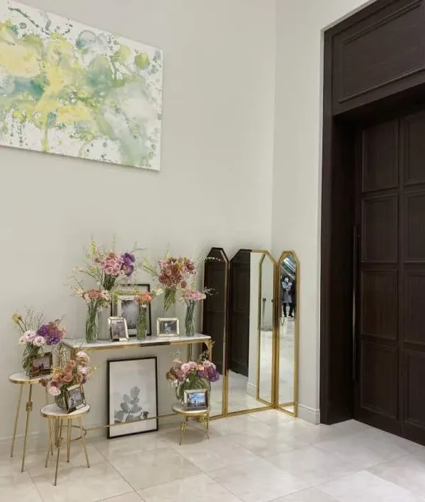 웨딩 뷔페 음식 배열과 시식 분위기