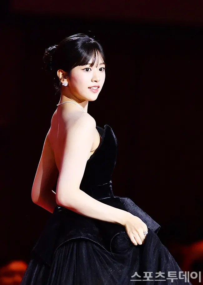 무대에서 돋보이는 실루엣 스타일