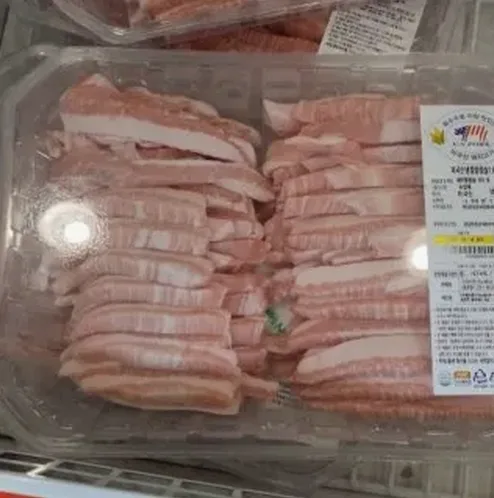 요거트와 과일 아침식사 예시
