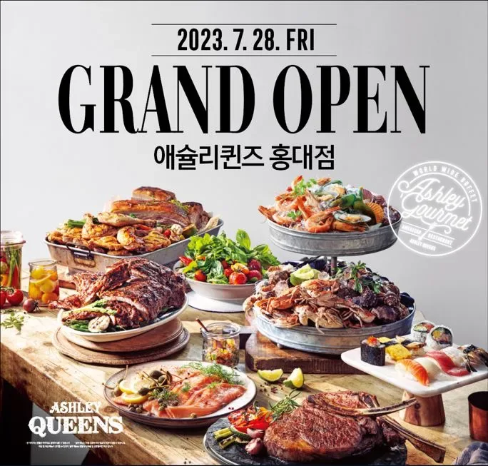 뷔페 식탁과 식사 세팅