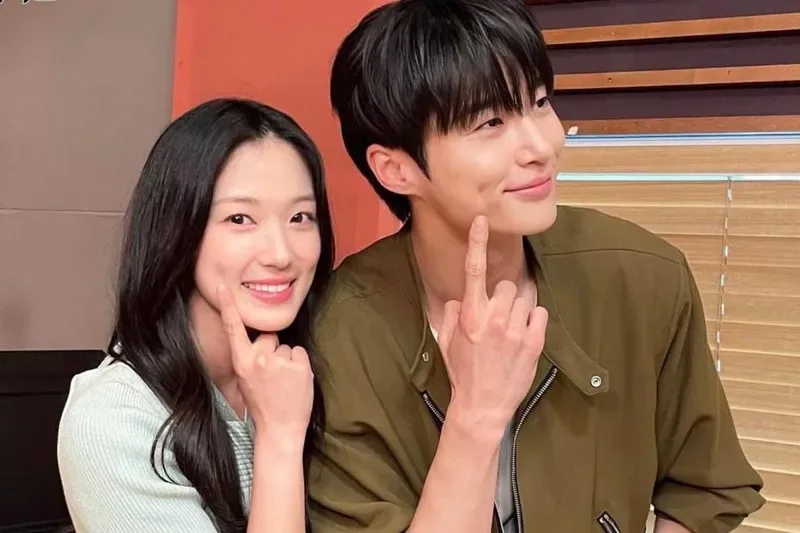 변우석 누나 보조개 미모 화제 닮은꼴 비주얼 정리
