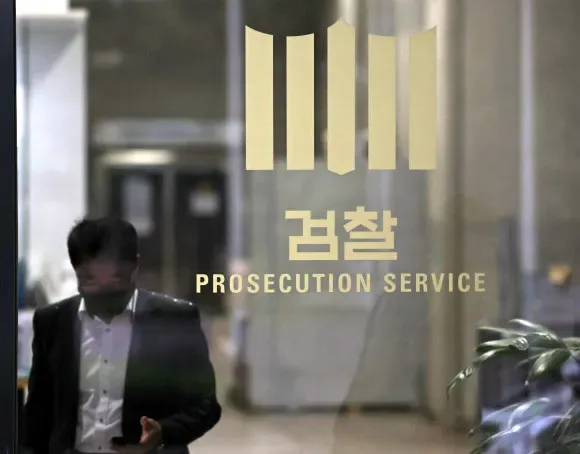허수아비 이정수 진범 가능성 정리와 핵심 복선 분석 1 어두운 방 속 범죄물 용의자 분위기